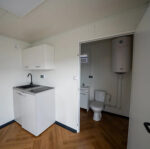 Bürocontainer / Wohncontainer Helsinki 8×3 m – isoliert, modern & komplett ausgestattet – Image 3