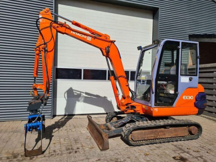 Hitachi EX30 Minibagger gebraucht – Baujahr 2006, 2.970 kg, 4.568 h, sehr guter Zustand